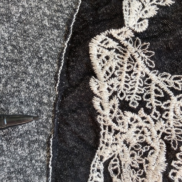 Black Bead| Stitched Skull Sweatshirt sz Small - Picture 9 of 9